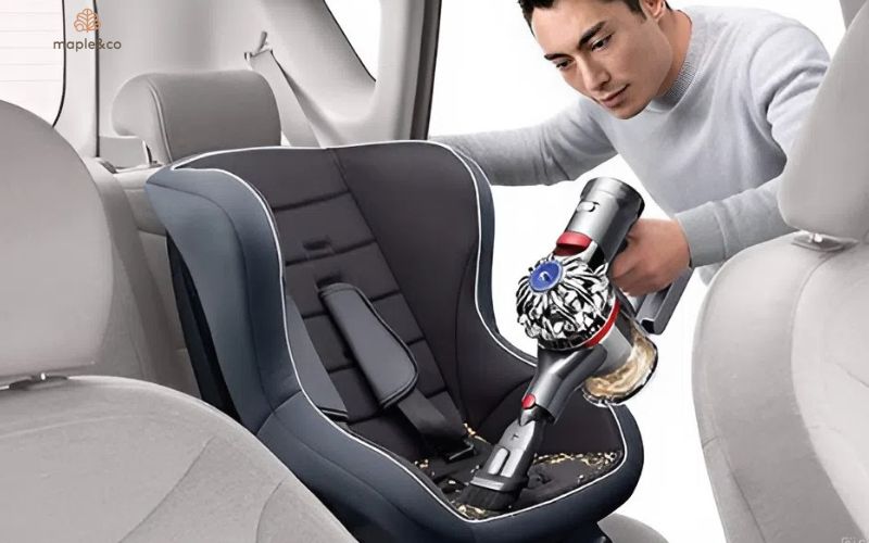 Chuẩn bị dụng cụ vệ sinh ghế ô tô trẻ