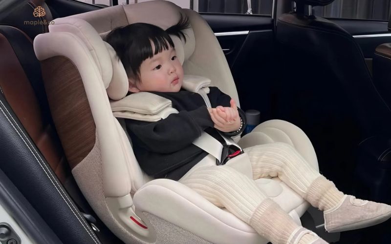 Ghế ô tô có đệm đầu là gì?