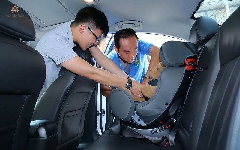 Vậy xe taxi có bắt buộc phải có ghế ngồi ô tô cho bé không?
